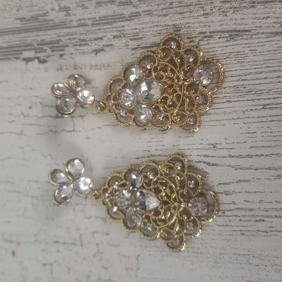 Chandelier drop clear goldtone pierced earrings bridal or special occasion - Picture 1 of 5